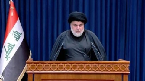 السيد الصدر يعلن اعتزال العمل السياسي وغلق كافة المؤسسات التابعة له